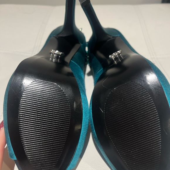 ABS Allen Schwartz satin green/teal platform pump with beaded bow on heel - Picture 3 of 4